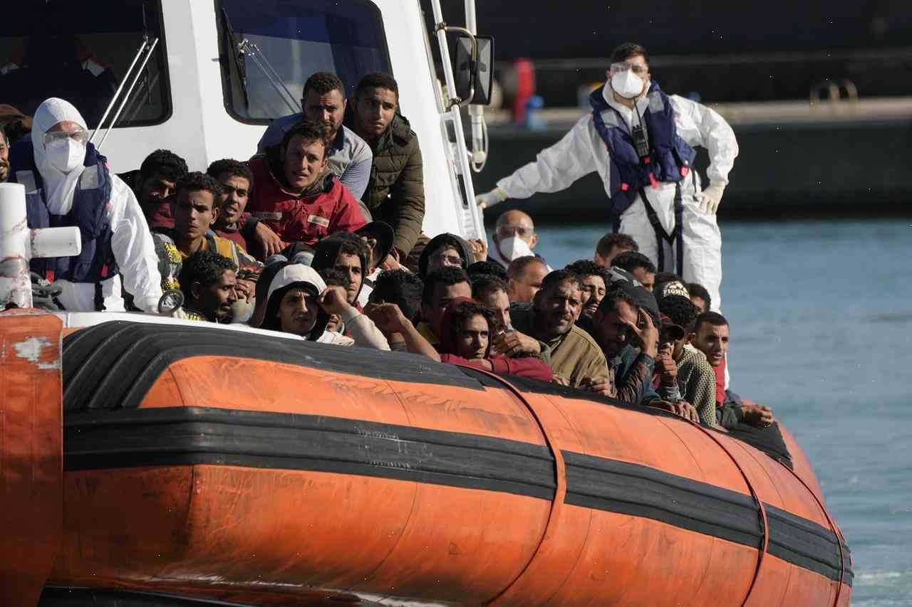 1,600 migrants lost at sea in Mediterranean this year