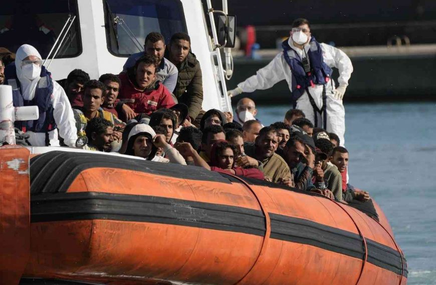 1,600 migrants lost at sea in Mediterranean this year